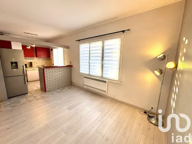 Apartment at Sainte-Geneviève-des-Bois (91700)