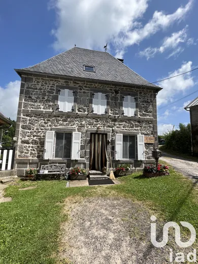 Traditional house at Rochefort-Montagne (63210)