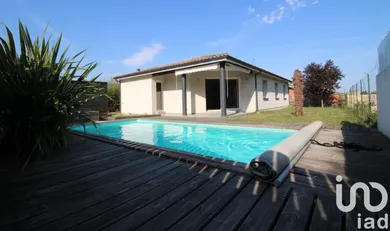 Traditional house at Galgon (33133)