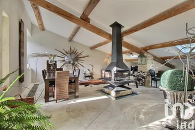 Maison de campagne à Savoillan (84390)