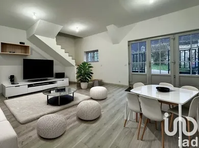 Traditional house at Vallery (89150)