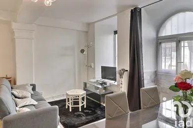 Building at Cuers (83390)