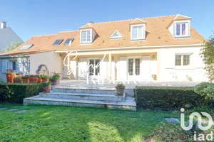 Mansion at Saint-Prix (95390)