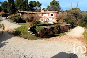 Domain at Roussillon (84220)