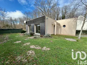 House at Courléon (49390)