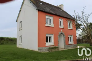Traditional house at Plounévez-Lochrist (29430)