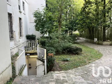 Parking at Paris (75003) — 8/9