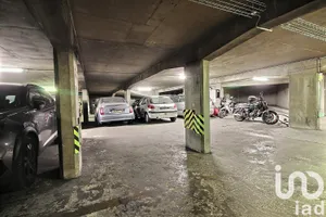 Parking at Paris (75003)