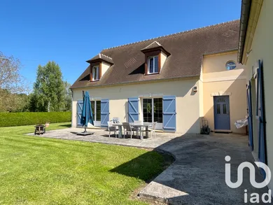 Traditional house at Milly-sur-Thérain (60112)