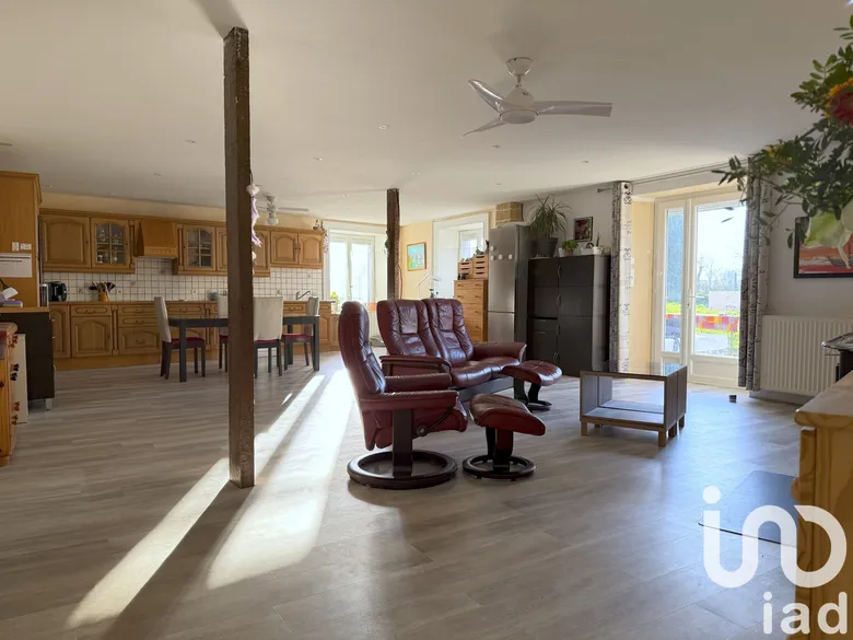 Maison 6 pièces 167 m² · à Saint-Hilaire-de-Voust · 167 m² · 189 000 €