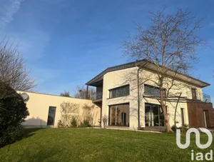 Architectural house at Baudre (50000)