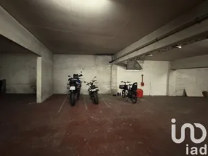 Parking à Paris (75012)
