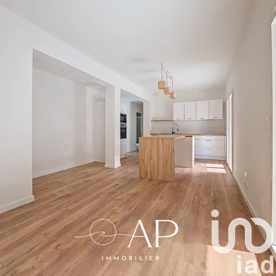 Apartment at Sanary-sur-Mer (83110)