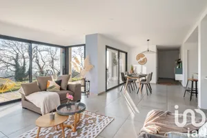 Maison d'architecte à Saint-Étienne-de-Crossey (38960)