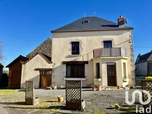 Village house at Louroux-de-Bouble (03330)