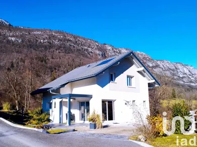 Traditional house at Lathuile (74210)