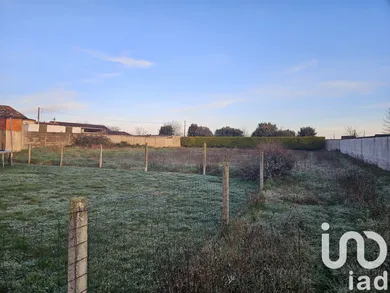 Terrain à bâtir à Jauldes (16560)