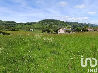 Terrain à bâtir à Vézac (15130)