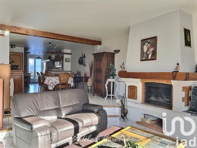 Maison traditionnelle à Pontault-Combault (77340)