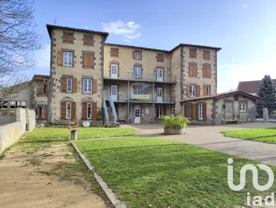 Building at Thuret (63260)