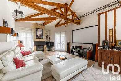 House at Bordeaux (33300)