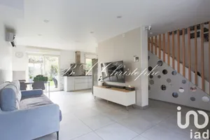 Traditional house at Montmagny (95360)