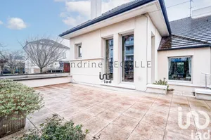 Architectural house at Lagny-sur-Marne (77400)