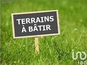 Terrain à bâtir à Nieul-le-Virouil (17150)
