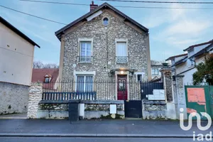 Building at Melun (77000)