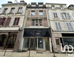Building at Laon (02000)