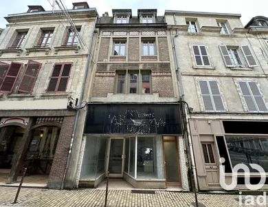 Building at Laon (02000)