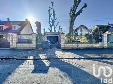 Terrain à Sainte-Geneviève-des-Bois (91700)