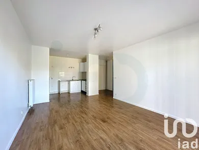 Apartment in Serris (77700)