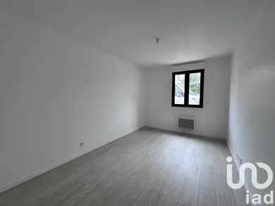 Apartment in Saintry-sur-Seine (91250)