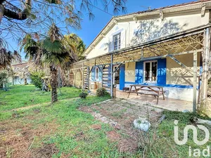 Traditional house at Ménesplet (24700)