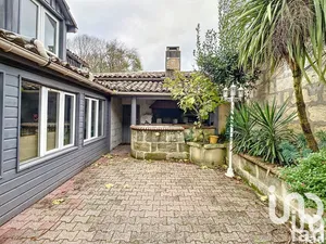 Immeuble à Saint-Médard-de-Guizières (33230)