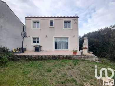 Traditional house at Mèze (34140)