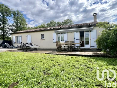 Traditional house at Marnay (86160)