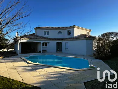 Traditional house at Saint-Médard-en-Jalles (33160)