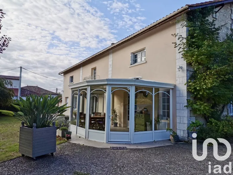 Maison 9 pièces 229 m² · à Barbezieux-Saint-Hilaire · 229 m² · 427 000 €