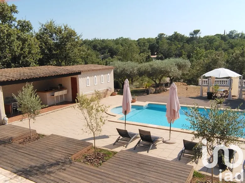 Maison 8 pièces 257 m² · à Saint-Paul-en-Forêt · 257 m² · 739 990 €