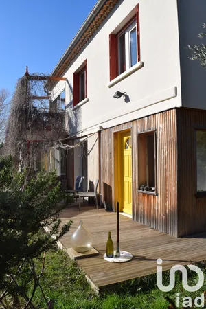 Traditional house at Entraigues-sur-la-Sorgue (84320)