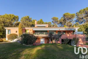 Traditional house at Puget (84360)
