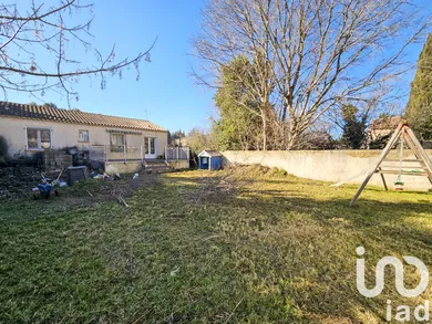 Traditional house at Orgon (13660)