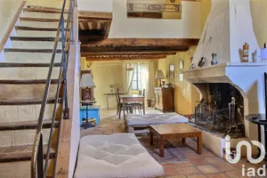 Maison de village à Saint-Trinit (84390)