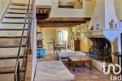 Village house at Saint-Trinit (84390)