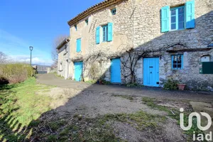 Village house at Saint-Trinit (84390)