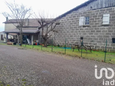 Immeuble à Les Églisottes-et-Chalaures (33230)