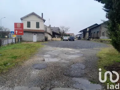 Immeuble à Les Églisottes-et-Chalaures (33230)