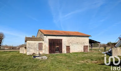 Barn at Ménesplet (24700)